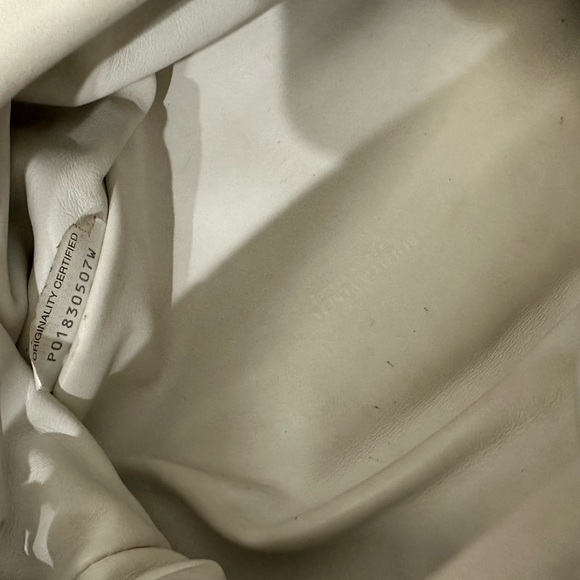 Bottega Veneta Bag in White - Picture 3 of 3